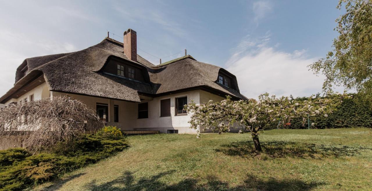 Ferienhaus Schilfvilla Mörbisch am See Buitenkant foto